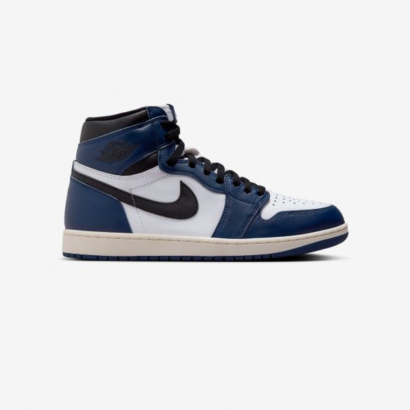 Air Jordan 1 Retro High OG Sneakers Midnight Navy Side