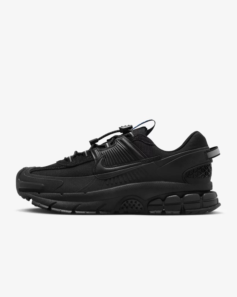 nike black vomero roam
